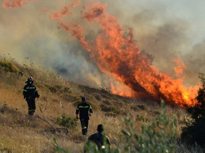 Σε εξέλιξη μεγάλη πυρκαγιά στην Κρήτη